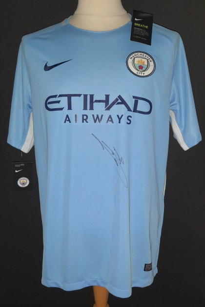 La maglia casalinga firmata da Kevin De Bruyne per il Manchester City 2017/18