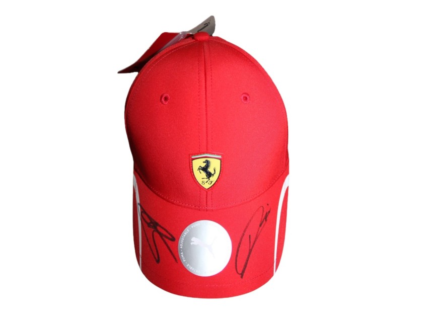 Cappellino ufficiale Ferrari, 2024- Autografato da Ollie Bearman e Dino Beganovic 