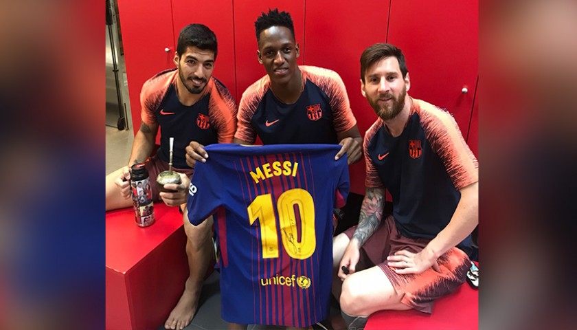 Official 2017/18 Barcelona FC Shirt Signed by Messi