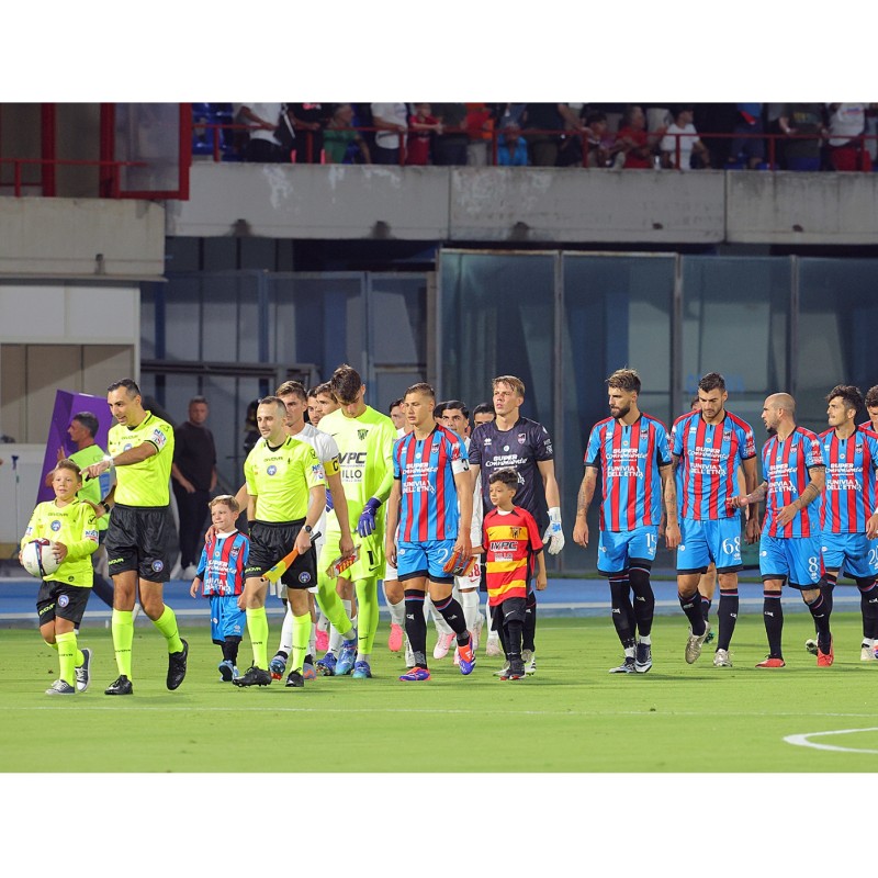 Scendi in campo come Mascotte in occasione di Catania vs Trapani + Walkabout