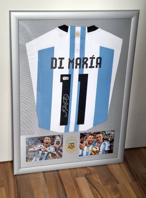 La maglia dell'Argentina 2022 di Angel Di Maria firmata e incorniciata