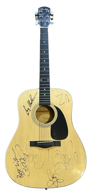 Chitarra acustica Fender autografata dagli U2