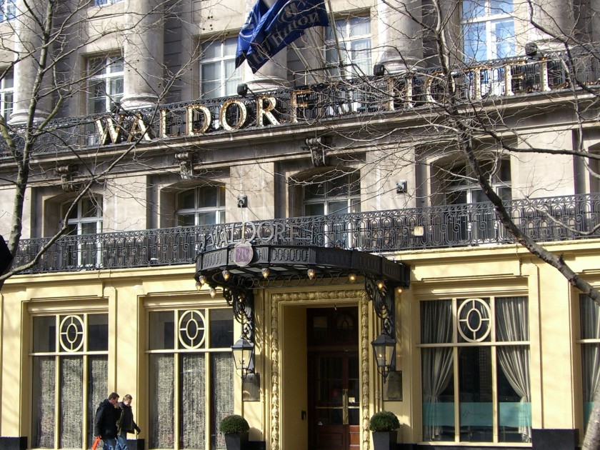 Soggiorno al Waldorf Hotel, Londra, per 2 con Champagne Afternoon Tea