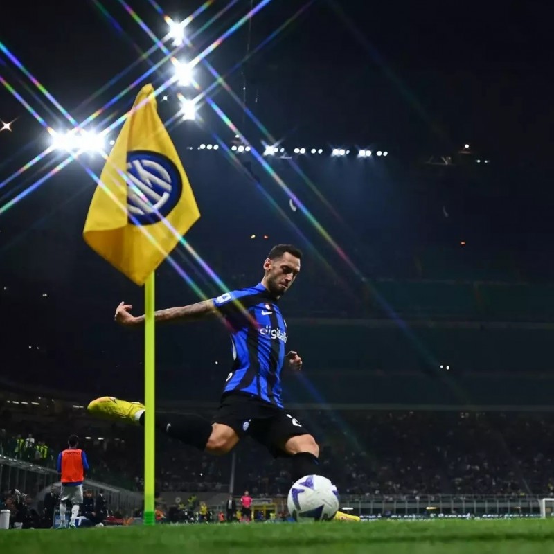 Calhanoglu's Match-Issued Signed Shirt, Inter-Sampdoria 2022 Patch Inter Club 