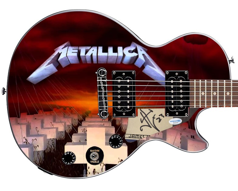 James Hetfield dei Metallica firma una chitarra grafica Epiphone personalizzata