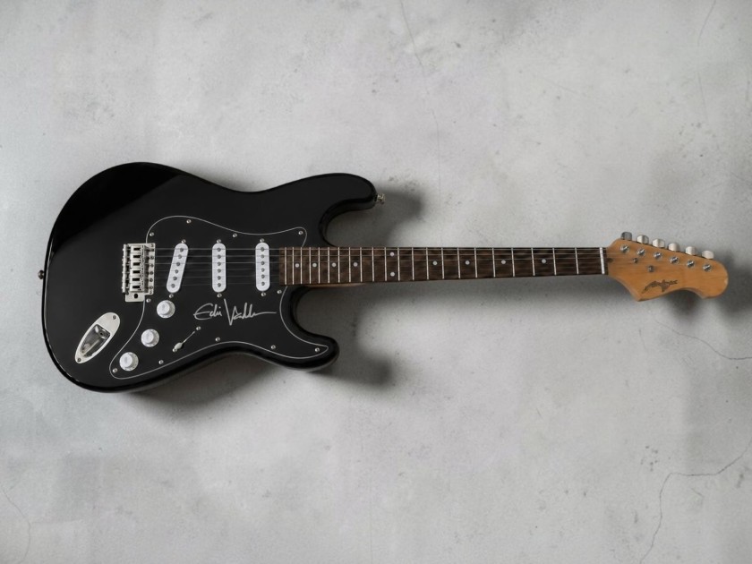 Chitarra elettrica autografata da Eddie Vedder dei Pearl Jam