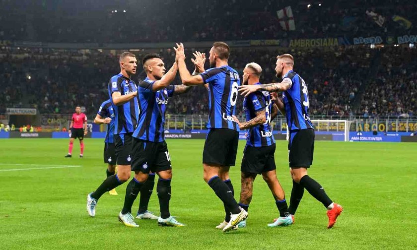 Official Inter Football, 2022/23 - Signed by the Squad