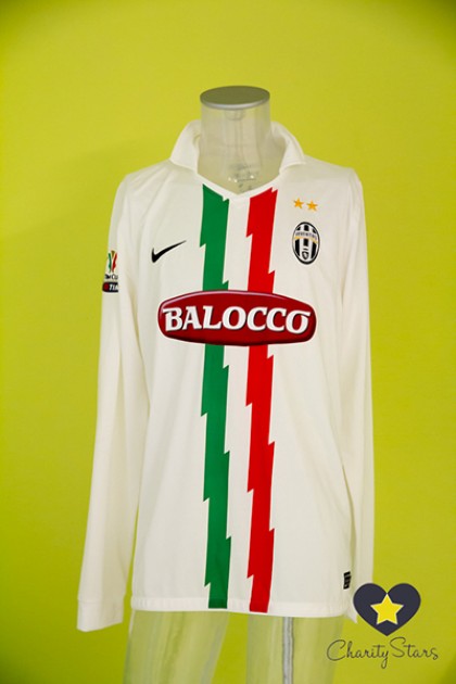 Giorgio Chiellini's autographed jersey prepared for 2011-2012 Italian Cup 