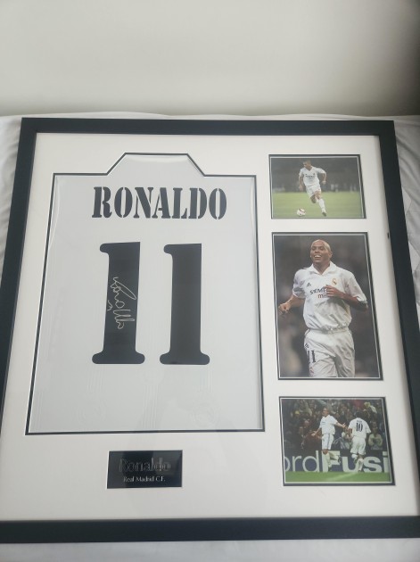 Maglia del Real Madrid 2002/03 firmata e incorniciata da Ronaldo Nazário