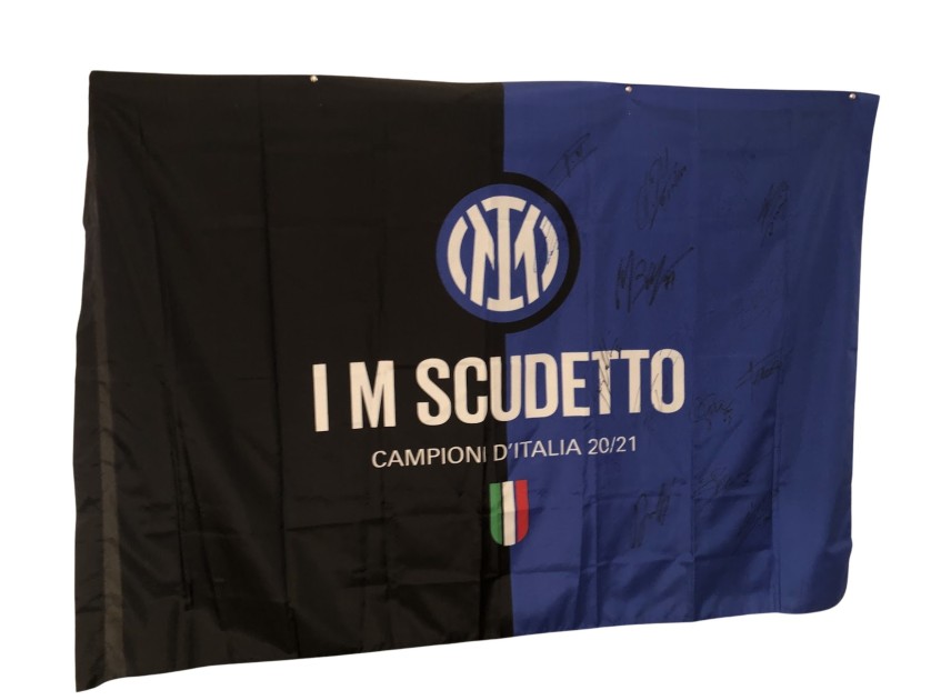 R - Official Inter Milan Scudetto Flag - Signed by the Players