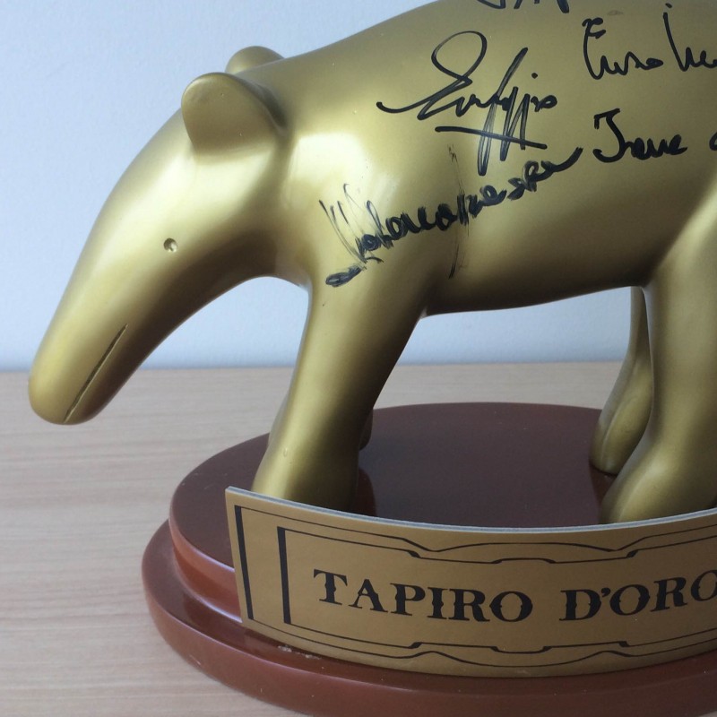 Signed Tapiro by Striscia la Notizia protagonists