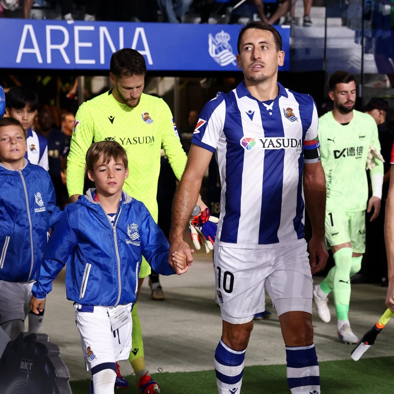 Mascot Experience, Real Sociedad vs Barcelona (2 Premium Tickets included)