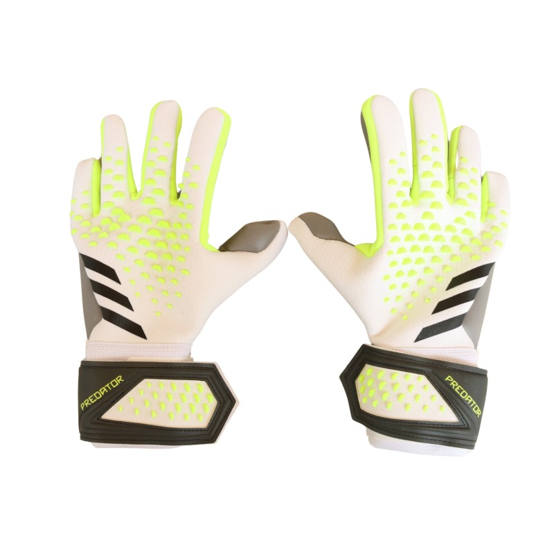 Szczęsny's Signed Adidas Gloves