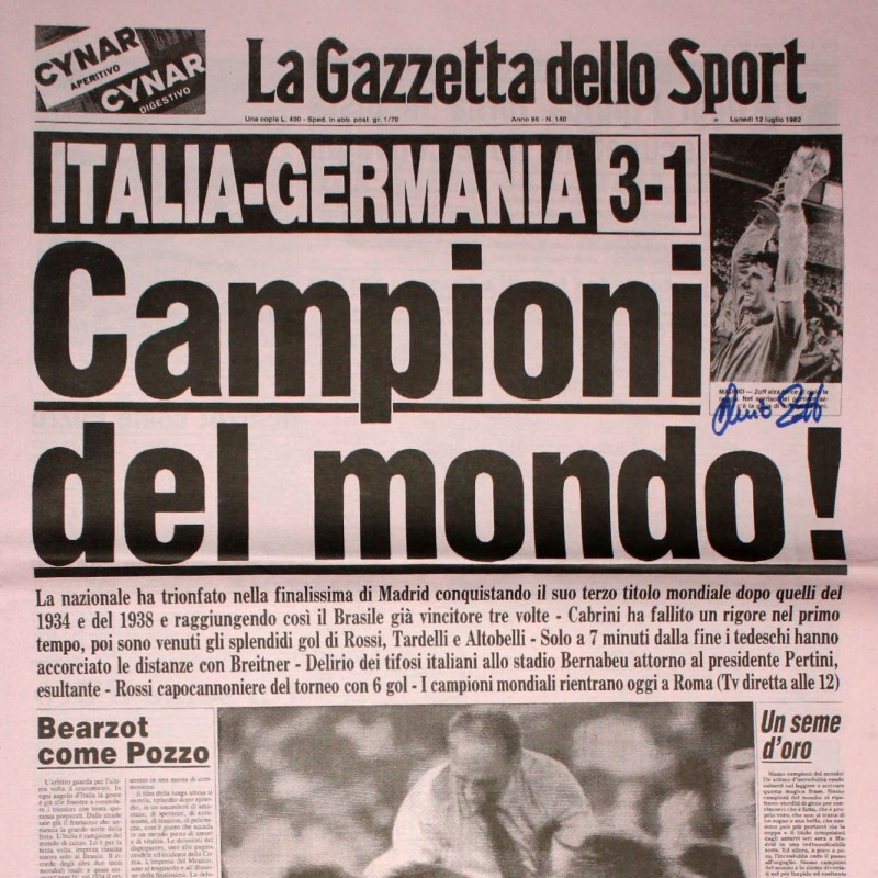 La Gazzetta dello Sport 1982 - Signed by Dino Zoff