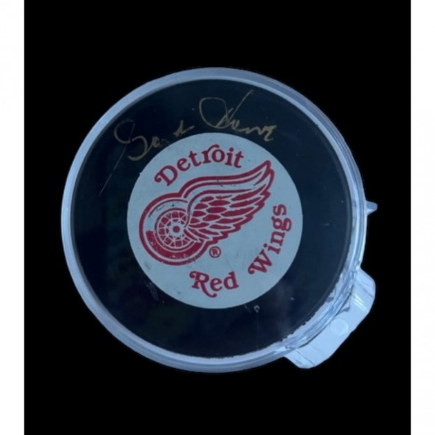 Gordie Howe Signed Hockey Puck