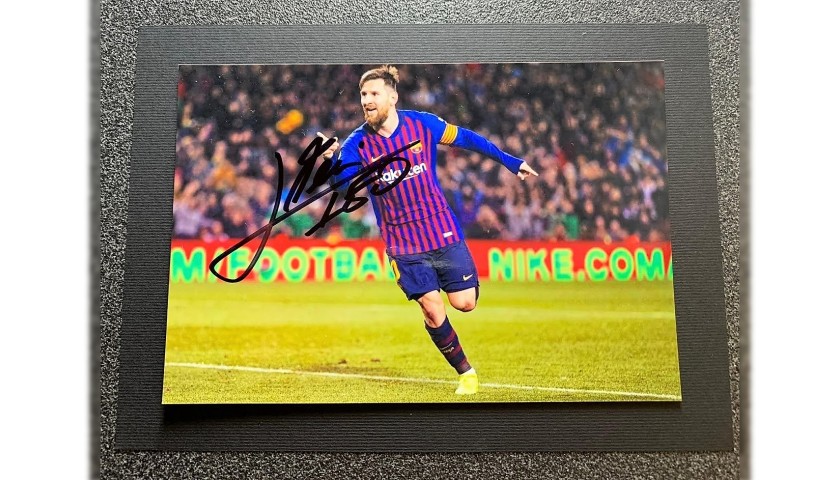 Lionel Messi's FC Barcelona 2007/08 Signed And Framed Shirt - CharityStars