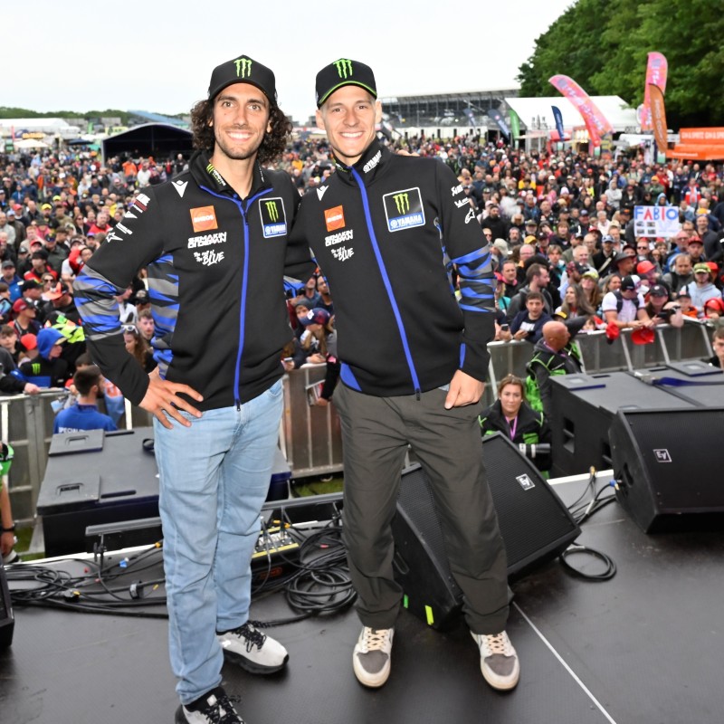 Esperienza del team Monster Energy Yamaha MotoGP™ per due persone con ospitalità e incontro con il pilota al Sachsenring, Germania