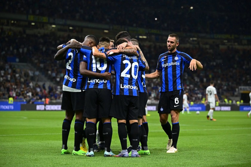 Official Inter Football, 2022/23 - Signed by the Squad