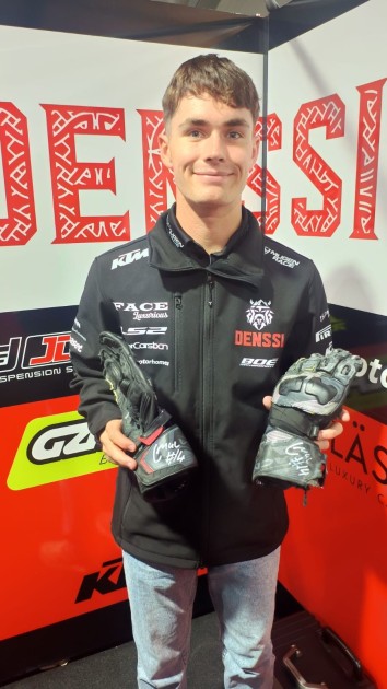 Gloves – Signed by Cormac Buchanan