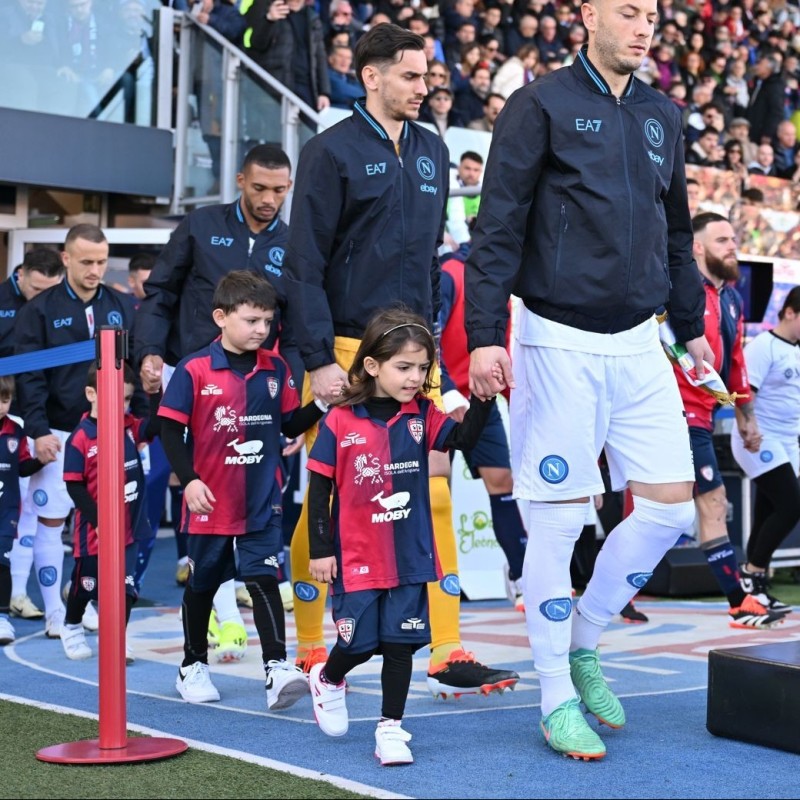 Scendi in campo come Mascotte in occasione di Cagliari vs Bologna + Distinti