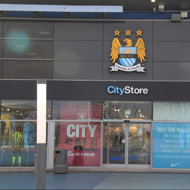 Electronically Lit MCFC Club Crest from the Club Store - 1/2