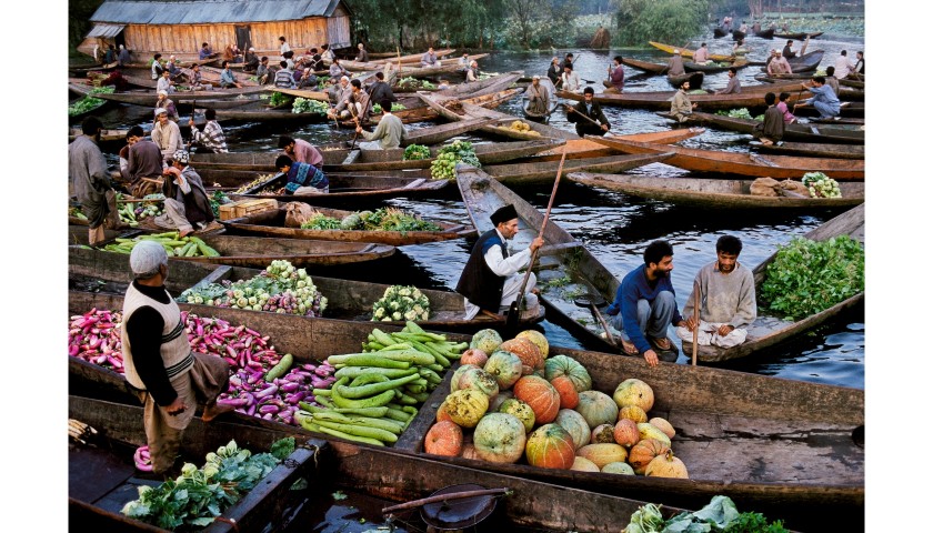 Steve McCurry and Sudest57 - "Venditori al mercato sul lago Dal, Srinagar, Kashmir" by Steve McCurry
