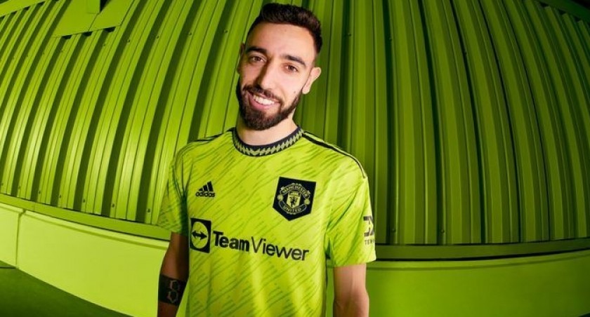 Bruno Fernandes Manchester United Signed Official Shirt - 2022/23 -  CharityStars