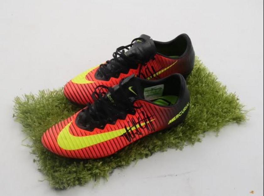 Match Worn Sansone Villareal shoes, Liga 2016-17, Signed