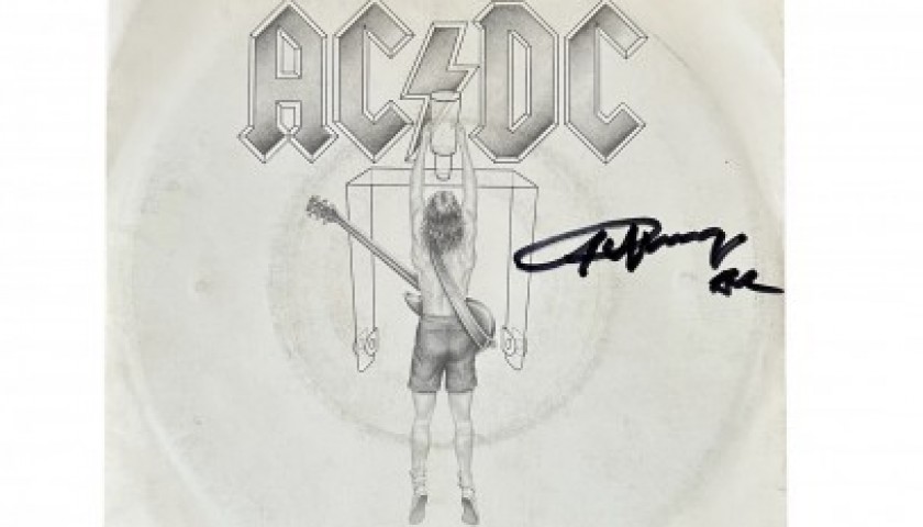 Vinile 45 giri Guns For Hire - Autografato da Angus Young degli AC/DC -  CharityStars