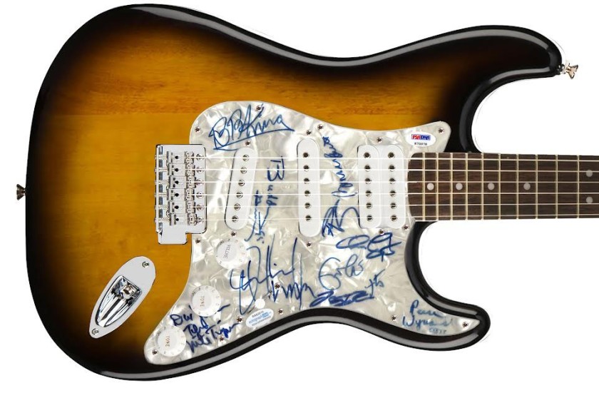 Chitarra autografata di Eric Clapton, B.B. King, Buddy Guy e altre leggende del blues