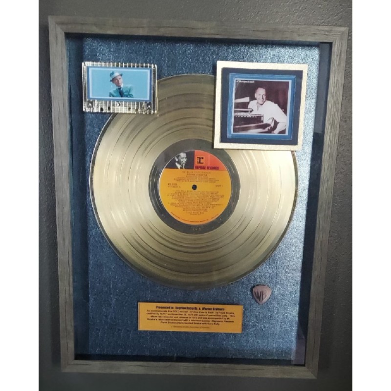 Display vinile Folklore incorniciato autografato da Taylor Swift -  CharityStars