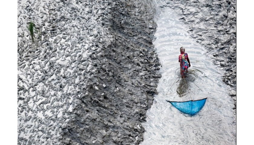 "Donna che pesca" Photograph by Yann Arthus-Bertrand
