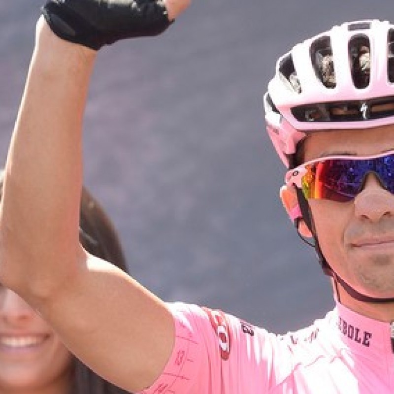 Official "Maglia Rosa" Giro d'Italia 2015 signed by Alberto Contador