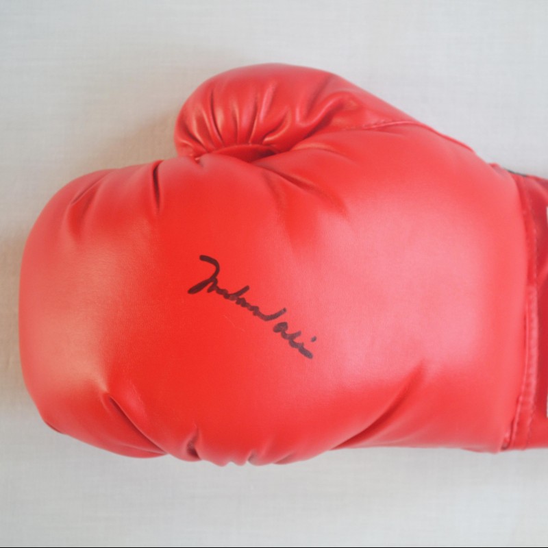 Everlast Boxing Glove Signed by Muhammad Ali