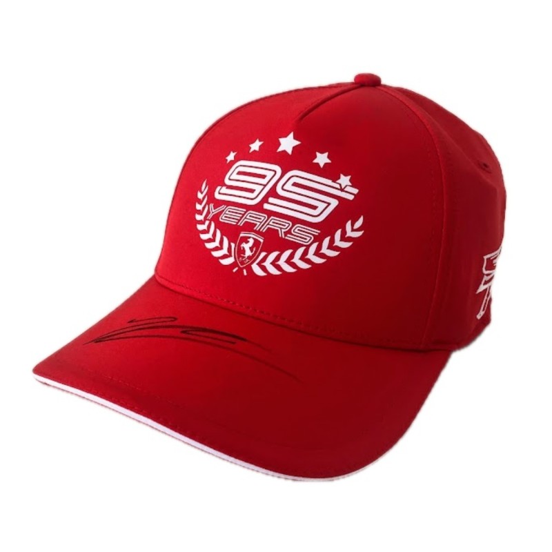 Cappellino ufficiale Scuderia Ferrari "95 Anni", 2024 - Autografata da Charles Leclerc