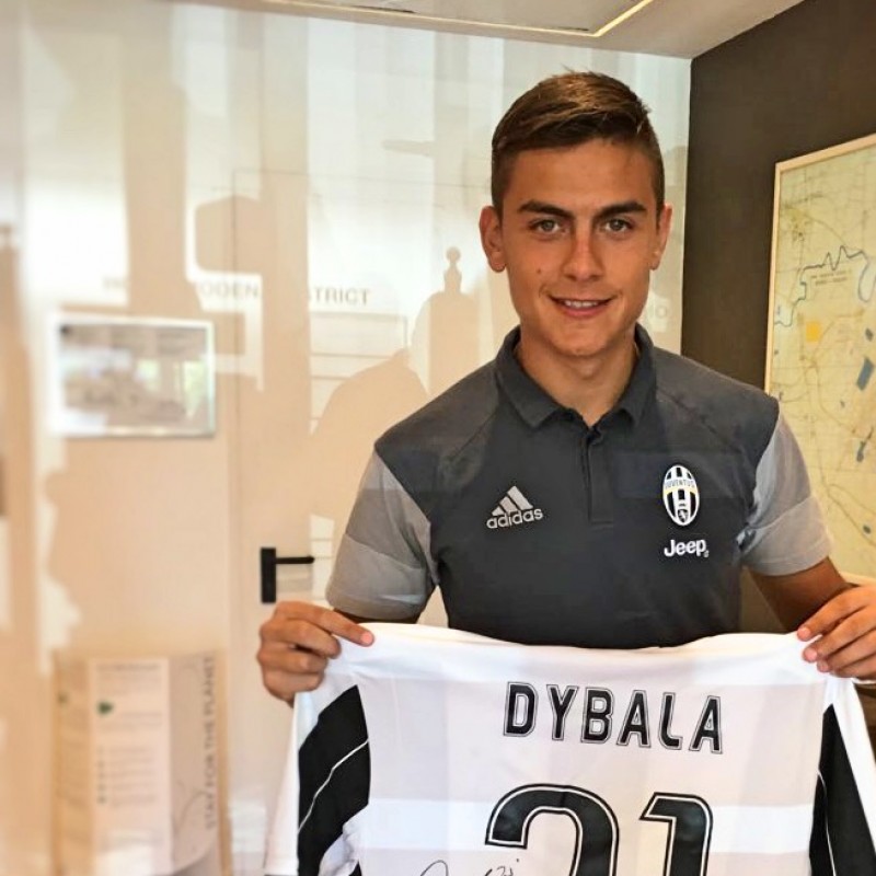 Official Replica Juventus shirt signed by Dybala