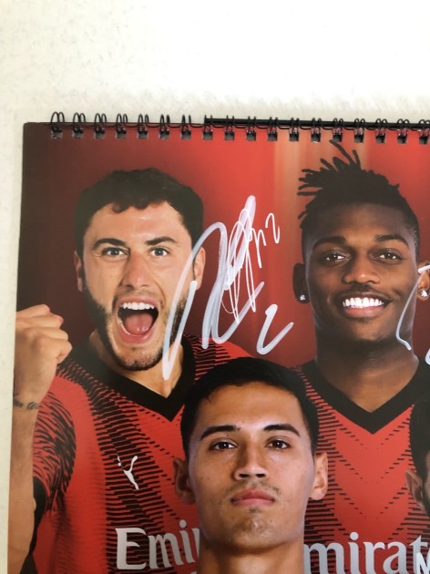 Calendario ufficiale Milan 2024 - Autografato dai giocatori - CharityStars