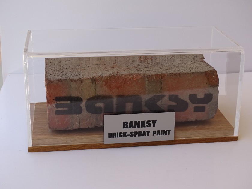  "Brick-Spray Paint" Banksy (attribuited)