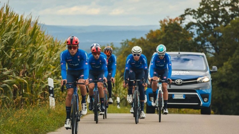 Italian National Cycling Team's Shirt - Signed by all members of the Team