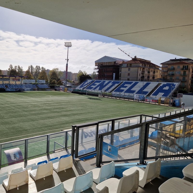 Assisti in tribuna d'onore a Virtus Entella vs Pescara + Hospitality VIP