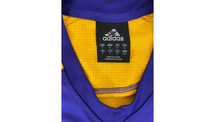 Bryant's Lakers Training Signed Jersey - CharityStars