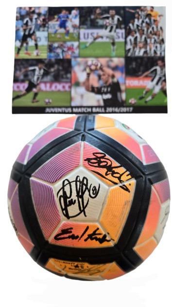 Juventus' Match-Ball, 2016/17 - Signed by the Team