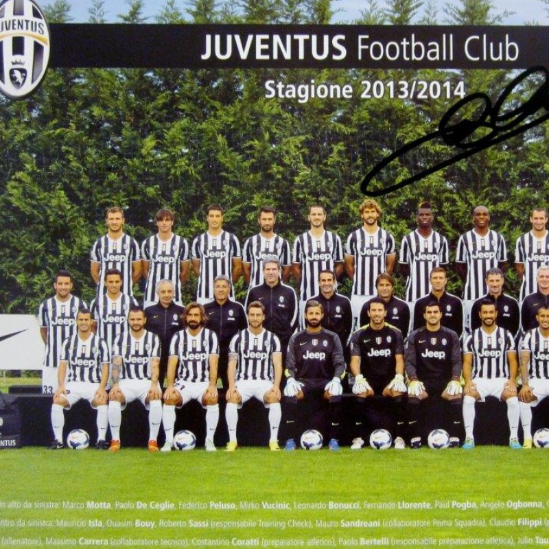 Juventus team photo - signed by Chiellini