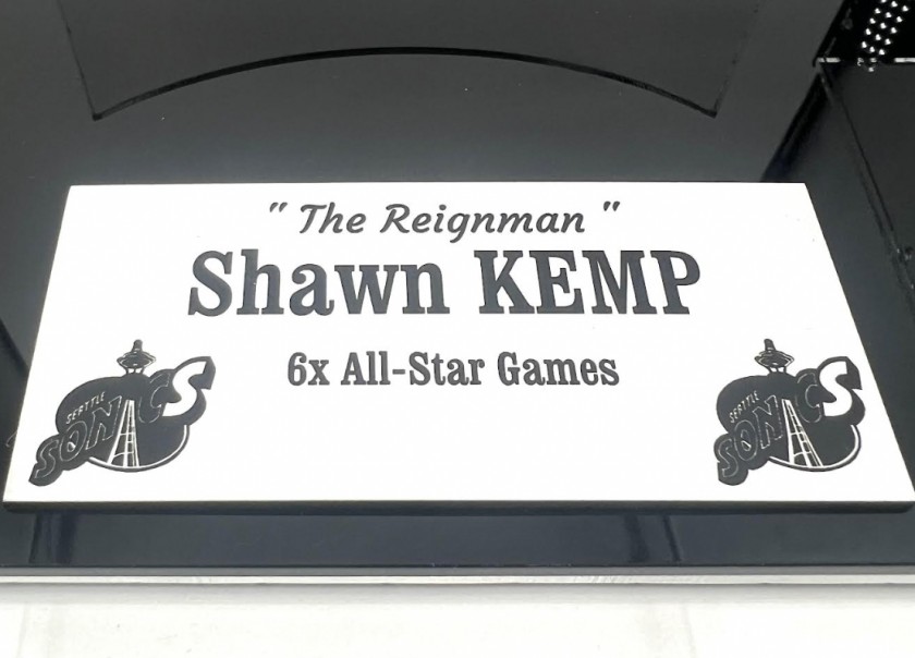 Shawn Kemp Signed Jersey - CharityStars