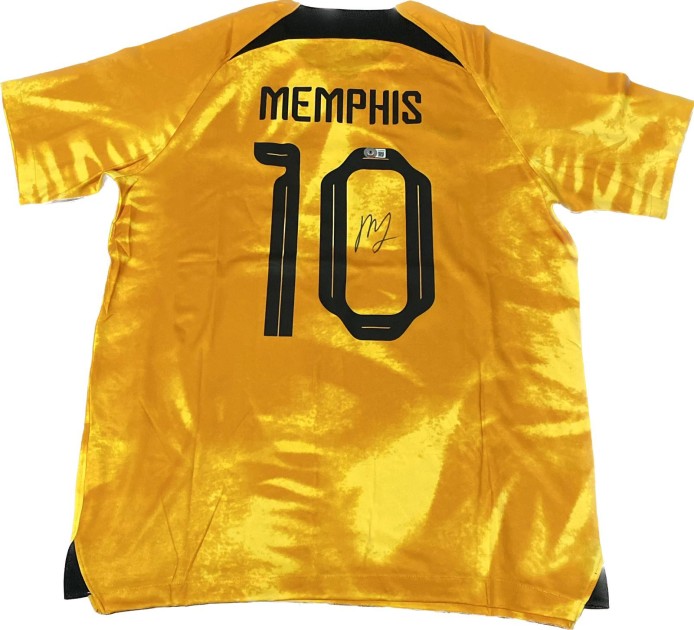 La maglia replica firmata di Memphis Depay per i Mondiali di calcio 2022 in Olanda