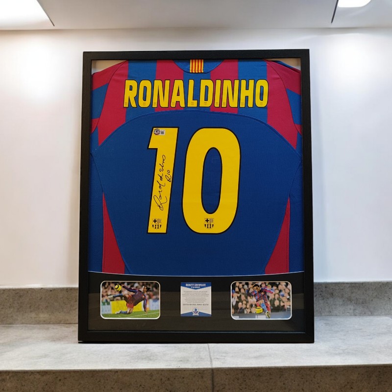 Maglia FC Barcelona di Ronaldinho firmata e incorniciata