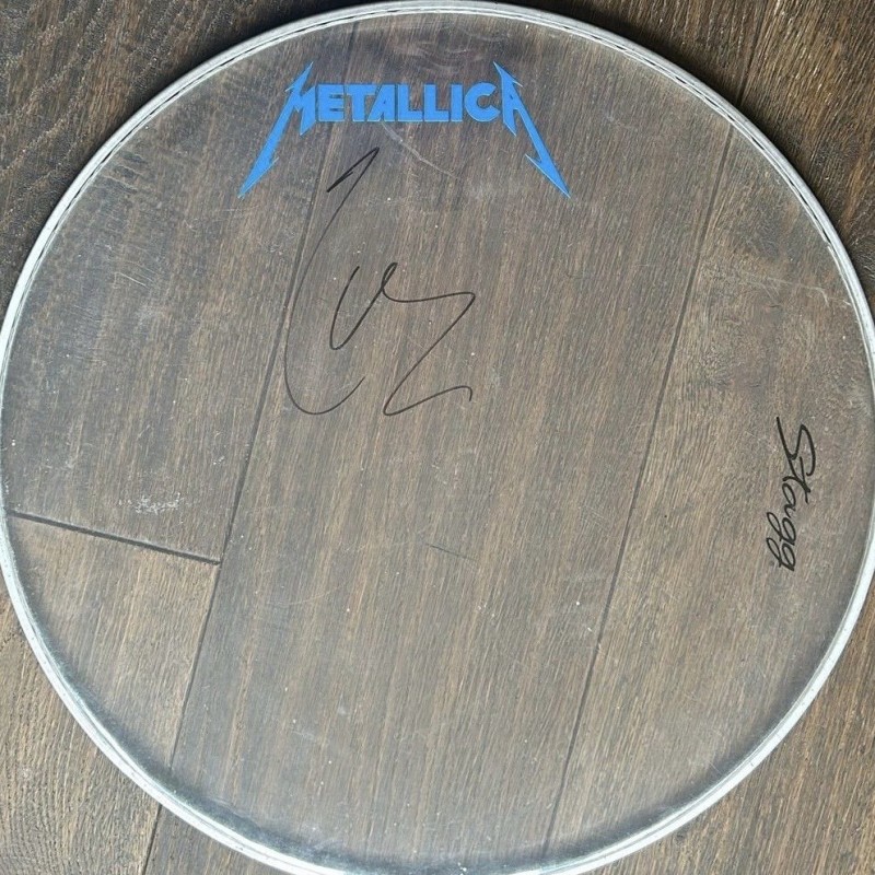 Pelle di tamburo firmata da Lars Ulrich