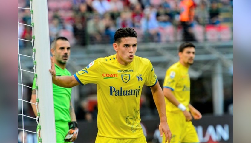 Stepinski's Official Chievo Signed Kit, 2018/19