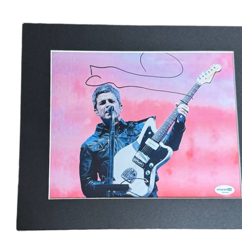 Noel Gallagher degli Oasis: fotografia montata e firmata