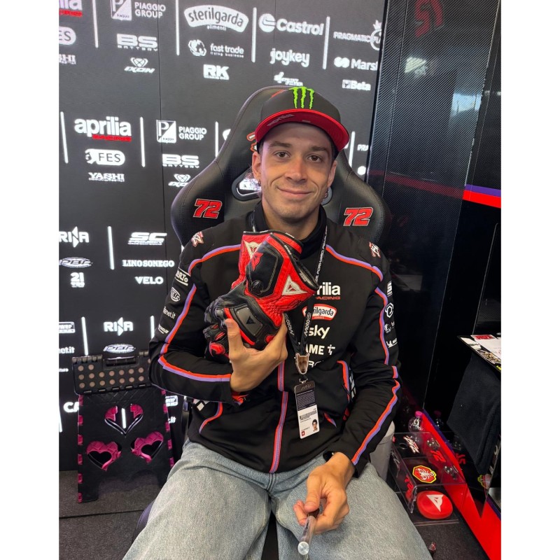Gloves – Signed by Marco Bezzecchi 